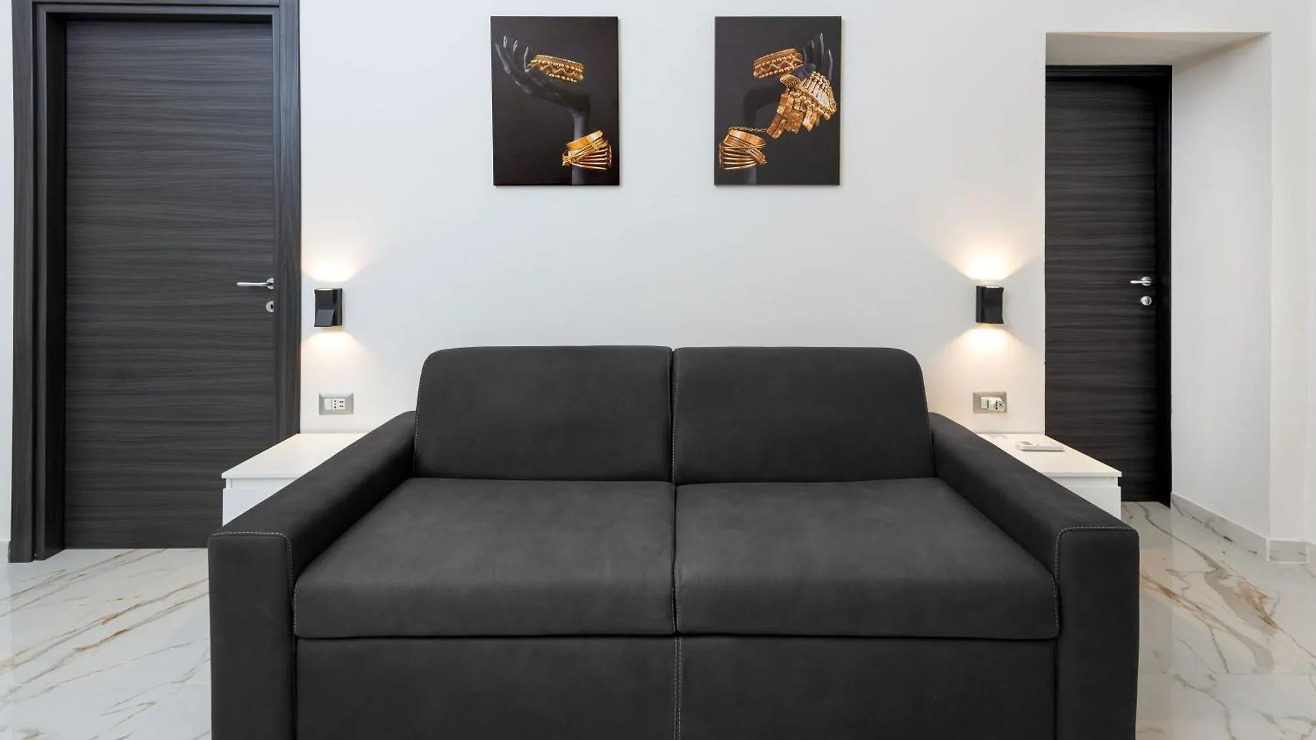 Irooms Foria 215 Naples 0*,  Italy