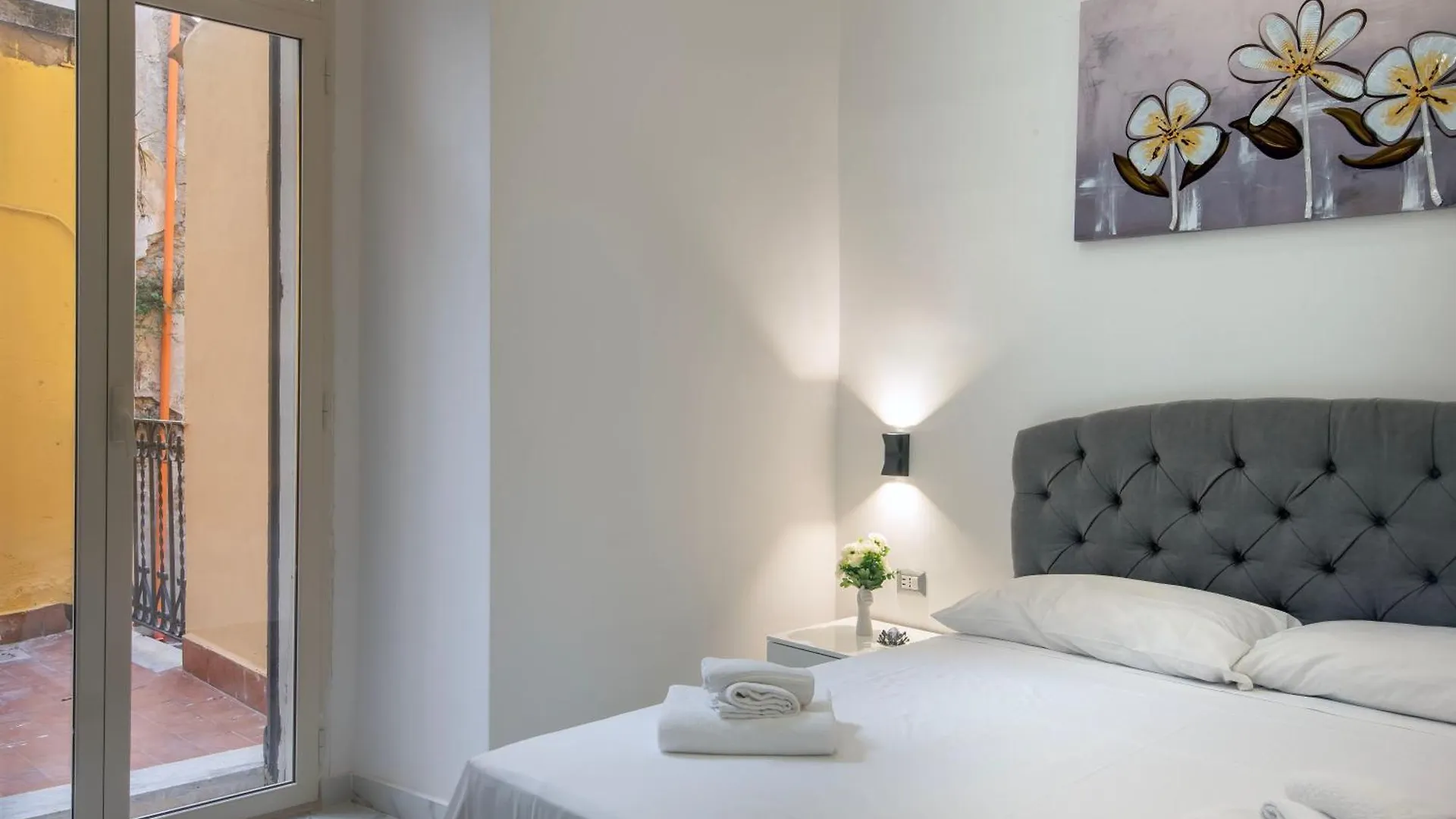 Guest house Irooms Foria 215 Naples Italy