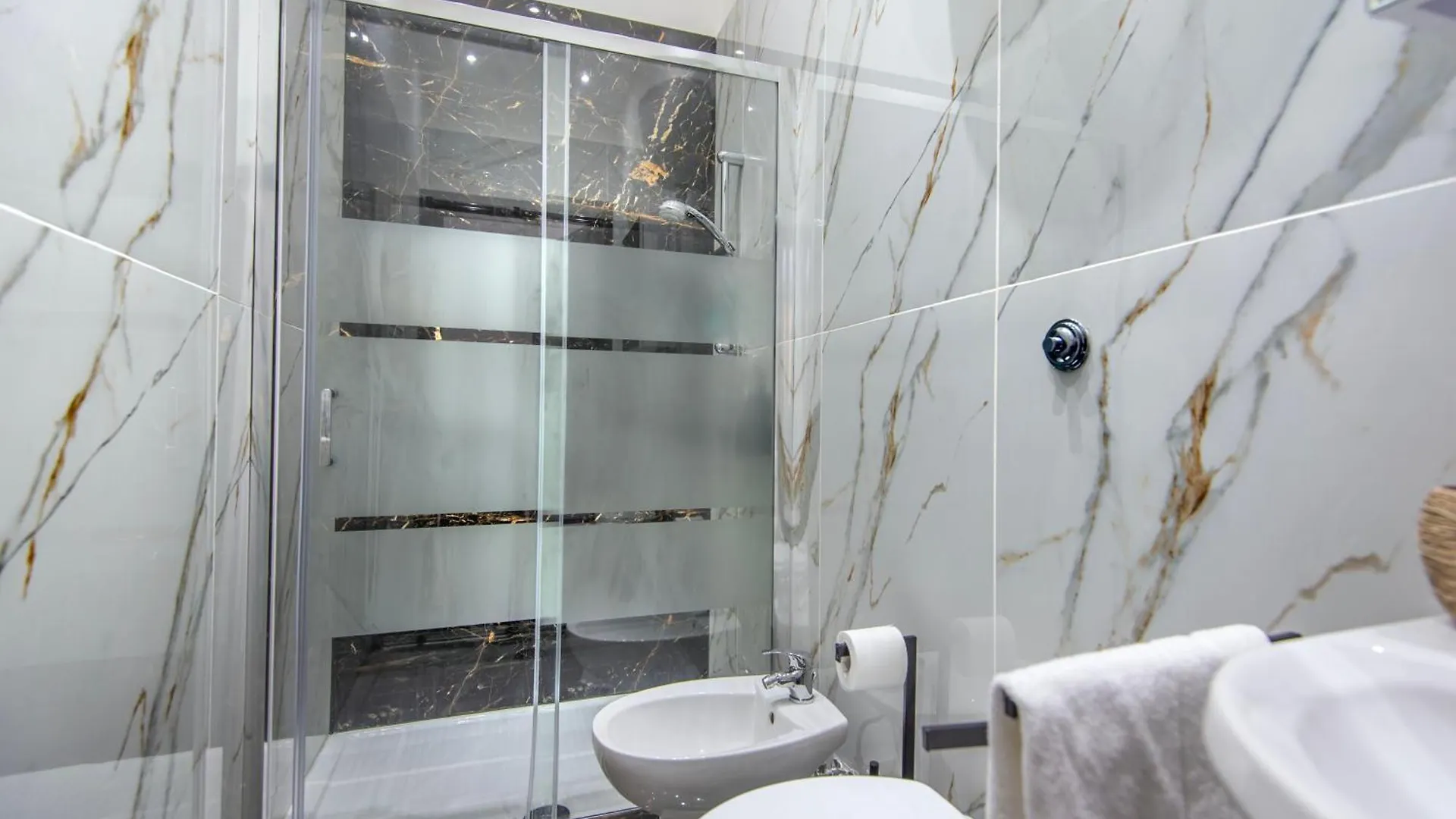 נאפולי Irooms Foria 215
